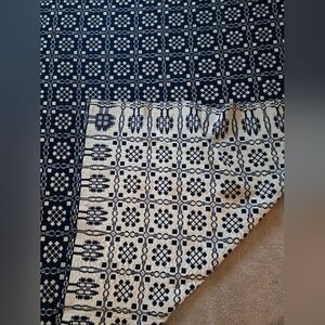 Antique 19th-Century Farmhouse Indigo Blue Overshot Wool Coverlet Adirondacks |